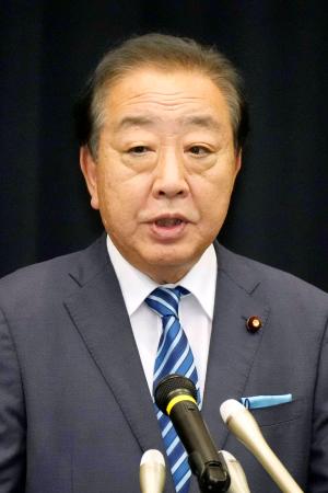 立憲民主党の両院議員懇談会で発言する野田代表=22日午前、国会