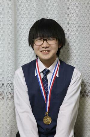 ショパン国際ピアノコンクールin ASIAの中学生部門で金賞を受賞した山田有莉さん=新潟市西区真砂4