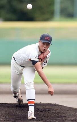 新発田農－開志学園　開志学園先発上原尚＝新発田市五十公野