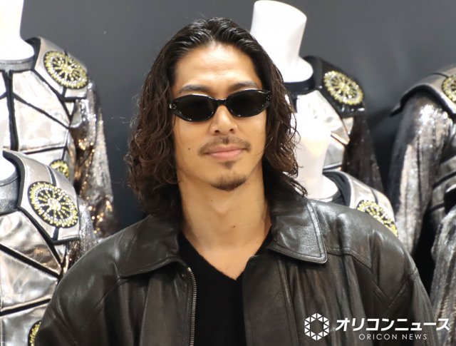 EXILE AKIRA セット EXILE AKIRA、”170体以上”歴代衣装前に感慨「EXILEマンになるための