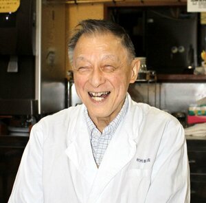 取材に応じる徐勝二さん＝２０１８年１０月