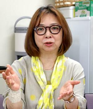 「声の権利」について話す日本俳優連合常務理事で声優の佐々木優子さん=12日、東京都新宿区