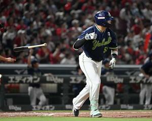 7回ヤクルト無死、村上が左越えに本塁打を放つ=マツダ