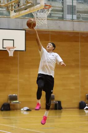 山口戦に向け、調整する川村卓也＝弥彦村