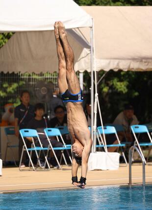 男子板飛び込み決勝 準優勝した石沢遥斗(帝京長岡)=広島県福山市