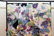 豪華絢爛！吉澤織物の振り袖に最高賞・十日町きものフェスタ　手描き友禅で格調高く