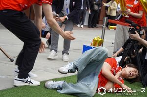 石川祐希のボールが直撃したtimelesz・原嘉孝 （C）ORICON NewS inc.