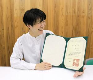 燕市でのインターンシップ事業を題材にした研究で博士号を取得した若林悦子さん=燕市宮町