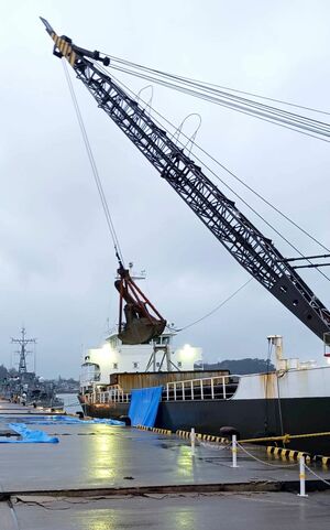 建設資材を被災地に運ぶ第18松前丸=2024年1月、石川県の輪島港(松前海運提供)