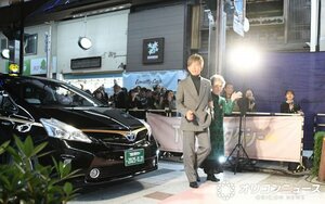 通天閣前現れた(左から)木村拓哉、倍賞千恵子 (C)ORICON NewS inc.