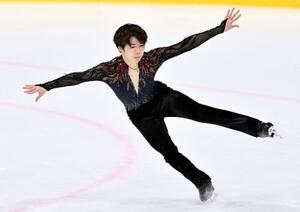 男子フリー 演技する佐藤駿=東京辰巳アイスアリーナ