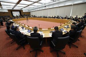 東京都内で開かれた全国知事会の会合=11月25日午後