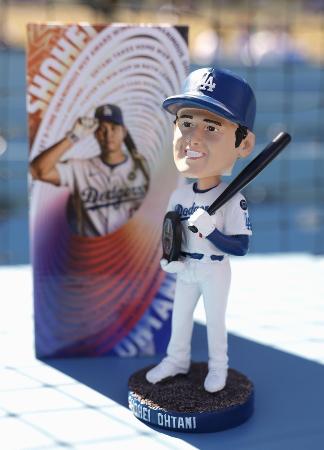 大谷の首振り人形、3試合で配布 ドジャースの来場者景品 | 新潟日報