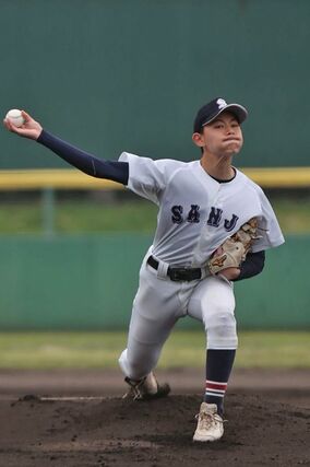 三条－北越　９回を投げきった三条の星野煌太＝新発田市五十公野