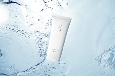 メイクがとろけて 毛穴すっきり、肌しっとり 「KuSu ポアクリア