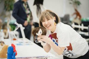 取材に応じる土屋光子さん=3月、川崎市