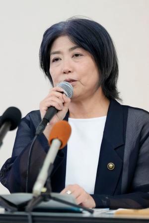 記者会見で続投を表明した静岡県伊東市の田久保真紀市長=7月31日、伊東市役所