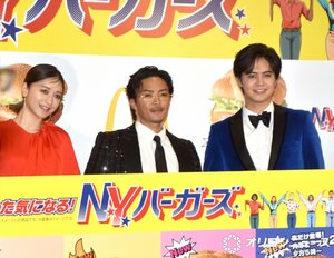 マクドナルド『行った気になる!N.Y. バーガーズ』新商品発表イベントに登壇した(左から)みちょぱ、数原龍友、片寄涼太 (C)ORICON NewS inc.