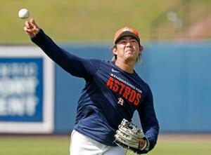 キャッチボールするアストロズ・今井=ウェストパームビーチ(共同)