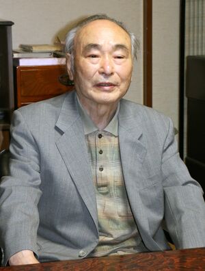 2016年度に新潟日報文化賞を受賞した佐藤利夫さん=2016年10月、佐渡市