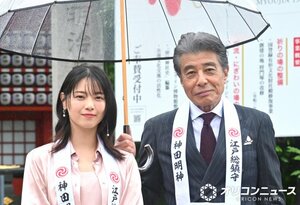 映画『免許返納!?』 大ヒット祈願イベントに登壇した(左から)西野七瀬、舘ひろし (C)ORICON NewS inc.