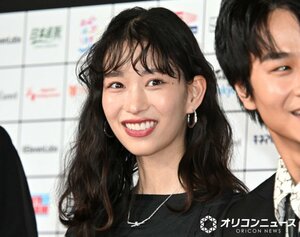 ユニークなリバーシブルドレスでレッドカーペットに登壇した森川葵（C）ORICON NewS inc.