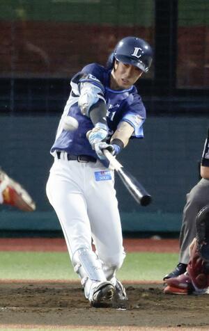 3回西武2死一、二塁、滝沢が右翼線に先制二塁打を放つ=きたぎんボールパーク