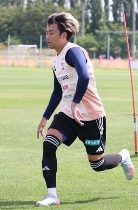 J1第24節・新潟-広島へ向けて前日練習するDF舩木翔=7月19日、聖籠町の専用練習場