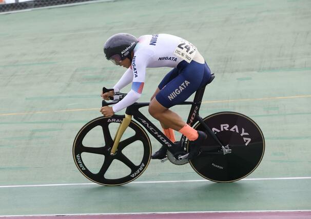 男子Ｂスプリント予選　２１位の佐藤光（吉田高）＝９月２２日、京都府向日市