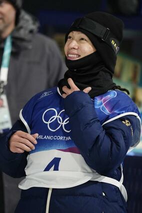 男子ハーフパイプ予選２回目を終え、笑顔を見せる平野歩夢＝リビーニョ（共同）