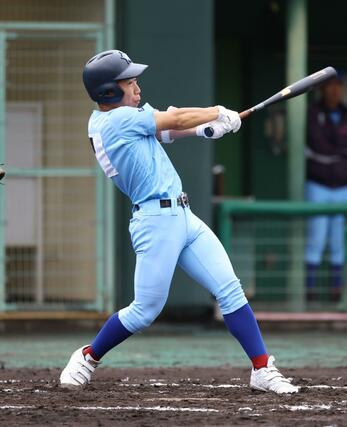 高田北城ー加茂暁星　加茂暁星１回２死二・三塁、寺尾優之介が２点適時三塁打を放ち４－０＝三条市パールスタ