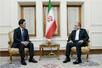 イランでアラグチ外相(右)と会談する韓国の鄭ビョン河氏=4月22日(イラン外務省提供・聯合=共同)