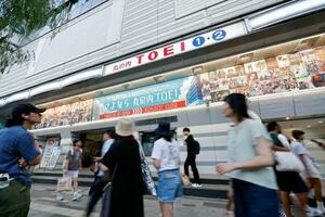 1960年から東京・銀座で営業を続けてきた映画館「丸の内TOEI」=27日午後