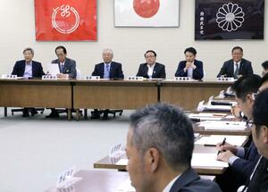 参院選新潟選挙区の候補者公募を検討していく方針を了承した自民党県議団の党議=2024年6月25日、県議会