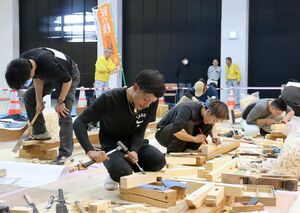 新潟県内の若手大工が腕前を競った技能競技大会=妙高市上町