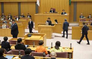 5月臨時会本会議で行われた議長選の投票=21日、新潟市議会