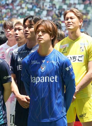 元新潟の長谷川元希（長崎）＝ＭＵＦＧ国立