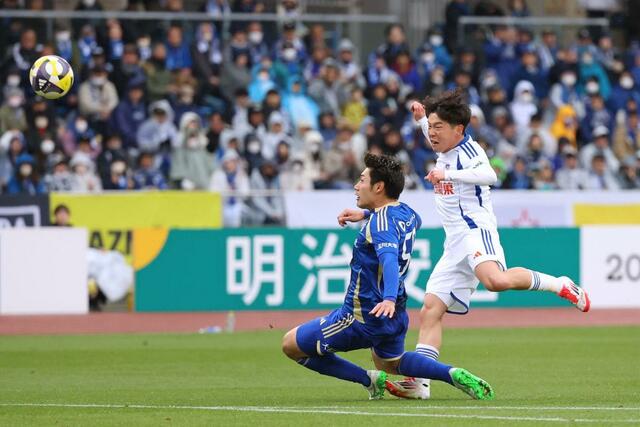 後半、矢村がシュートを放つ