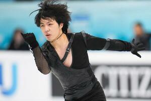 男子SP 演技する三浦佳生=北京(共同)