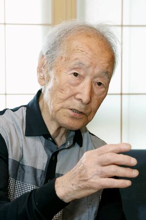 「健康だったことが一番運が良かった」と語る村山元威さん=新潟市中央区