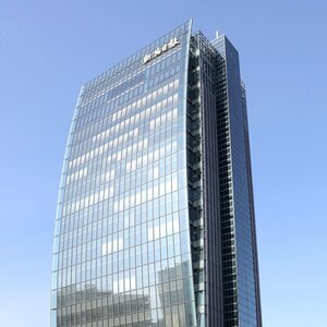新潟日報メディアシップ=新潟市中央区