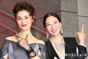 “大階段”のレッドカーペットに登場した(左から)大地真央、真矢ミキ(C)ORICON NewS inc.