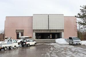 高圧ケーブルが原因とみられる停電で閉館が長く続いた柏崎市立博物館＝柏崎市緑町