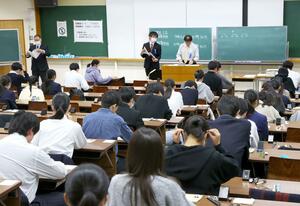 大学入学共通テストの第1日目が始まった長岡技科大の試験会場=1月18日午前