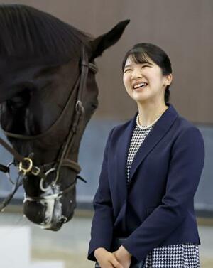 第50回愛馬の日のイベントを視察される愛子さま=23日午後、東京都世田谷区の馬事公苑
