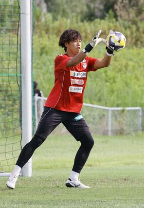 練習するGK田代琉我=聖籠町