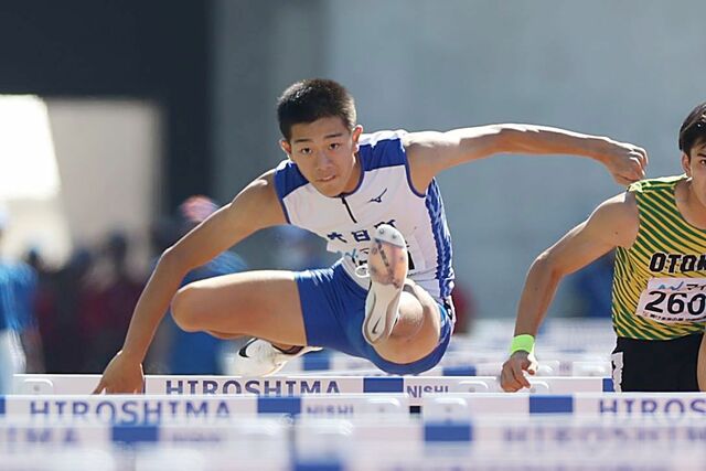 男子１１０メートルハードルタイム決勝　２３位の櫻井惇志（六日町）＝７月２９日、広島市
