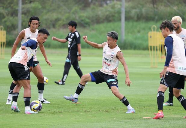 MF小原基樹(中央)=30日、聖籠町