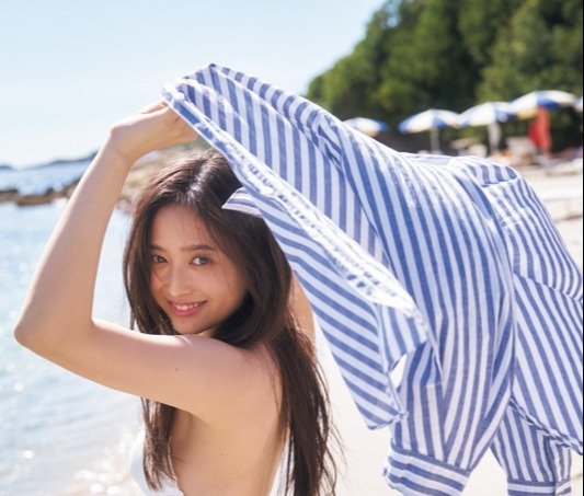 乃木坂46井上和、ビーチで魅せる爽やかスマイル 話題の写真集から新 