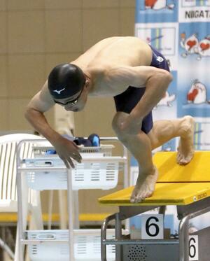 男子50メートル自由形で優勝し、全中出場を決めた長谷川将大(新津一)=2024年7月14日、長岡市のダイエープロビスフェニックスプール